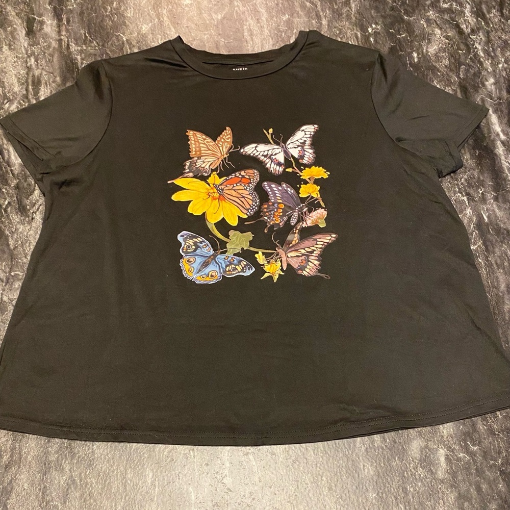 SHEIN Curve Butterfly Graphic Tee – 1XL